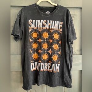 Hollister acid  wash 
Sunshine T-shirt 
Size M